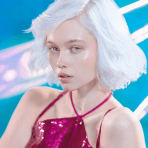 Modelo línea Icy Blond Purple