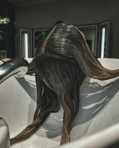 lavar el cabello